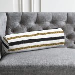 Beyaz Zemin Üzerinde Gold Ve Siyah Renkli Çizgiler Dijital Baskılı Modern İç Dolgulu - Fermuarlı Süet Silindir Daire Yastık Kırlent Realhomes