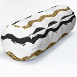 Beyaz Zemin Üzerinde Gold Ve Siyah Renkli Çizgiler Dijital Baskılı Modern İç Dolgulu Fermuarlı Çok Amaçlı Silindir Yastık Kırlent Realhomes