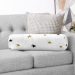 Beyaz Zemin Üzerinde Gold Yıldızlı Dijital Baskılı Modern İç Dolgulu - Fermuarlı Süet Silindir Yuvarlak Yastık Kırlent Realhomes