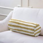 - RealHomes Özel Tasarımlı Dijital Baskılı İç Dolgulu Fermuarlı Silindir Yastık - Realhomes Beyaz Zeminde Gold Zikzak Desenli Dijital Baskılı Modern İç Dolgulu Yumuşak Silindir Form Yastık Kırlent Realhomes