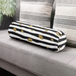 - RealHomes Özel Tasarımlı Dijital Baskılı İç Dolgulu Fermuarlı Silindir Yastık - Realhomes Siyah Beyaz Zeminli Gold Yaprak Desenli Dijital Baskılı Modern İç Dolgulu - Fermuarlı Süet Berjer Silindir Yastık Kırlent Realhomes