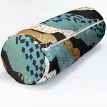 - RealHomes Özel Tasarımlı Dijital Baskılı İç Dolgulu Fermuarlı Silindir Yastık - Realhomes  Siyah Beyaz Zeminde Gold Detaylı Renkli Çizim Dijital Baskılı Modern İç Dolgulu - Fermuarlı Süet Silindir Daire Yastık Kırlent Realhomes