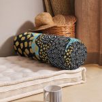 Siyah Beyaz Zeminde Gold Detaylı Renkli Çizim Dijital Baskılı Modern İç Dolgulu Süet Silindir Yastık Kırlent - Bel Yastığı Realhomes