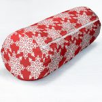 - RealHomes Özel Tasarımlı Dijital Baskılı İç Dolgulu Fermuarlı Silindir Yastık - Realhomes Kırmızı Zemin Üzerinde Beyaz Kar tanesi Desenli Dijital Baskılı Modern İç Dolgulu Süet Silindir Yastık Kırlent - Bel Yastığı Realhomes