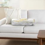 Gri Zemin Üzerinde Gold Detaylı Soft Çizim Desenli Dijital Baskılı Modern İç Dolgulu - Fermuarlı Süet Silindir Rulo Yastık Kırlent Realhomes