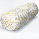 - RealHomes Özel Tasarımlı Dijital Baskılı İç Dolgulu Fermuarlı Silindir Yastık - Realhomes  Gri Beyaz Zeminde Gold Detaylı Çizim Dijital Baskılı Modern İç Dolgulu Yumuşak Silindir Form Yastık Kırlent Realhomes