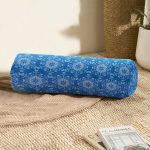 - RealHomes Özel Tasarımlı Dijital Baskılı İç Dolgulu Fermuarlı Silindir Yastık - Realhomes Mavi Zeminli Kar tanesi Desenli Dijital Baskılı Modern İç Dolgulu Süet Silindir Yastık Kırlent - Bel Yastığı Realhomes