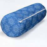 - RealHomes Özel Tasarımlı Dijital Baskılı İç Dolgulu Fermuarlı Silindir Yastık - Realhomes  Mavi Zeminli Kar tanesi Desenli Dijital Baskılı Modern İç Dolgulu Süet Silindir Yastık Kırlent - Bel Yastığı Realhomes