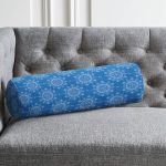 - RealHomes Özel Tasarımlı Dijital Baskılı İç Dolgulu Fermuarlı Silindir Yastık - Realhomes  Mavi Zeminli Kar tanesi Desenli Dijital Baskılı Modern İç Dolgulu Süet Silindir Yastık Kırlent - Bel Yastığı Realhomes