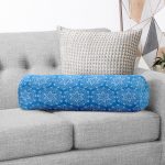 - RealHomes Özel Tasarımlı Dijital Baskılı İç Dolgulu Fermuarlı Silindir Yastık - Realhomes  Mavi Zeminli Kar tanesi Desenli Dijital Baskılı Modern İç Dolgulu - Fermuarlı Süet Silindir Daire Yastık Kırlent Realhomes