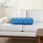 - RealHomes Özel Tasarımlı Dijital Baskılı İç Dolgulu Fermuarlı Silindir Yastık - Realhomes  Mavi Zeminli Kar tanesi Desenli Dijital Baskılı Modern İç Dolgulu - Fermuarlı Süet Silindir Daire Yastık Kırlent Realhomes