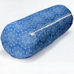 - RealHomes Özel Tasarımlı Dijital Baskılı İç Dolgulu Fermuarlı Silindir Yastık - Realhomes  Mavi Zeminli Kar tanesi Desenli Dijital Baskılı Modern İç Dolgulu - Fermuarlı Süet Silindir Daire Yastık Kırlent Realhomes