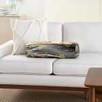 Siyah Zeminde Gold Renkli Çizim Desenli Dijital Baskılı Modern İç Dolgulu - Fermuarlı Süet Berjer Silindir Yastık Kırlent Realhomes