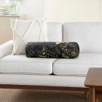 - RealHomes Özel Tasarımlı Dijital Baskılı İç Dolgulu Fermuarlı Silindir Yastık - Realhomes  Siyah Zeminde Gold Renkli Çizim Desenli Dijital Baskılı Modern İç Dolgulu Fermuarlı Çok Amaçlı Silindir Yastık Kırlent Realhomes