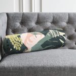 - RealHomes Özel Tasarımlı Dijital Baskılı İç Dolgulu Fermuarlı Silindir Yastık - Realhomes  Koyu Zeminde Onedraw Çizimli Yeşil Renkli Yapraklar Dijital Baskılı Modern İç Dolgulu - Fermuarlı Süet Silindir Yuvarlak Yastık Kırlent Realhomes