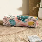 - RealHomes Özel Tasarımlı Dijital Baskılı İç Dolgulu Fermuarlı Silindir Yastık - Realhomes Pudra Zemin Üzerinde Onedraw Çizimli Yaprak Desenli Dijital Baskılı Modern İç Dolgulu Fermuarlı Çok Amaçlı Silindir Yastık Kırlent Realhomes