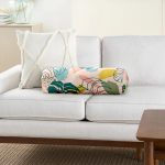 - RealHomes Özel Tasarımlı Dijital Baskılı İç Dolgulu Fermuarlı Silindir Yastık - Realhomes Pudra Zemin Üzerinde Onedraw Çizimli Yaprak Desenli Dijital Baskılı Modern İç Dolgulu Fermuarlı Çok Amaçlı Silindir Yastık Kırlent Realhomes