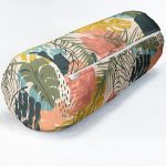 - RealHomes Özel Tasarımlı Dijital Baskılı İç Dolgulu Fermuarlı Silindir Yastık - Realhomes Pudra Zeminde Renkli Yaprak Desenli Dijital Baskılı Modern İç Dolgulu - Fermuarlı Süet Silindir Yuvarlak Yastık Kırlent Realhomes