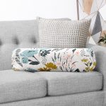 Beyaz Zeminde Renkli Çiçek Desenli Dijital Baskılı Modern İç Dolgulu Yumuşak Silindir Form Yastık Kırlent Realhomes