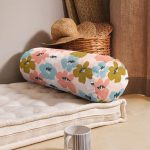 - RealHomes Özel Tasarımlı Dijital Baskılı İç Dolgulu Fermuarlı Silindir Yastık - Realhomes Pudra Zeminde Onedraw Çizimli Renkli Çiçek Desenli Dijital Baskılı Modern İç Dolgulu Yumuşak Silindir Form Yastık Kırlent Realhomes