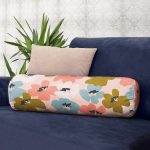 - RealHomes Özel Tasarımlı Dijital Baskılı İç Dolgulu Fermuarlı Silindir Yastık - Realhomes Pudra Zeminde Onedraw Çizimli Renkli Çiçek Desenli Dijital Baskılı Modern İç Dolgulu Yumuşak Silindir Form Yastık Kırlent Realhomes