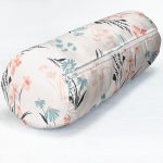- RealHomes Özel Tasarımlı Dijital Baskılı İç Dolgulu Fermuarlı Silindir Yastık - Realhomes  Beyaz Zeminde Renkli Çiçek Desenli Dijital Baskılı Modern İç Dolgulu - Fermuarlı Süet Berjer Silindir Yastık Kırlent Realhomes