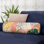 - RealHomes Özel Tasarımlı Dijital Baskılı İç Dolgulu Fermuarlı Silindir Yastık - Realhomes Renkli Zemin Üzerinde Onedraw Çizimli Yapraklar Dijital Baskılı Modern İç Dolgulu Yumuşak Silindir Form Yastık Kırlent Realhomes