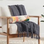 - RealHomes Özel Tasarımlı Dijital Baskılı İç Dolgulu Fermuarlı Silindir Yastık - Realhomes Renkli Zemin Üzerinde Onedraw Çizimli Yapraklar Dijital Baskılı Modern İç Dolgulu Yumuşak Silindir Form Yastık Kırlent Realhomes