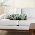 - RealHomes Özel Tasarımlı Dijital Baskılı İç Dolgulu Fermuarlı Silindir Yastık - Realhomes  Yeşil Zemin Üzerinde Onedraw Çizimli Yaprak Desenli Dijital Baskılı Modern İç Dolgulu Yumuşak Silindir Form Yastık Kırlent Realhomes