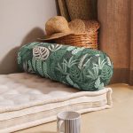 - RealHomes Özel Tasarımlı Dijital Baskılı İç Dolgulu Fermuarlı Silindir Yastık - Realhomes Siyah Zemin Üzerinde Renkli Çiçek Desenli Dijital Baskılı Modern İç Dolgulu Süet Silindir Yastık Kırlent - Bel Yastığı Realhomes