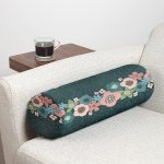 - RealHomes Özel Tasarımlı Dijital Baskılı İç Dolgulu Fermuarlı Silindir Yastık - Realhomes Renkli Zemin Üzerinde Çiçek Desenli Dijital Baskılı Modern İç Dolgulu - Fermuarlı Süet Silindir Rulo Yastık Kırlent Realhomes