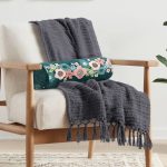 - RealHomes Özel Tasarımlı Dijital Baskılı İç Dolgulu Fermuarlı Silindir Yastık - Realhomes Renkli Zemin Üzerinde Çiçek Desenli Dijital Baskılı Modern İç Dolgulu - Fermuarlı Süet Silindir Rulo Yastık Kırlent Realhomes