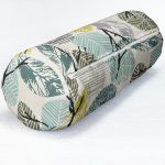 Beyaz Zemin Üzerinde Yaprak Desenli Dijital Baskılı Modern İç Dolgulu - Fermuarlı Süet Silindir Rulo Yastık Kırlent Realhomes