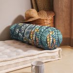 - RealHomes Özel Tasarımlı Dijital Baskılı İç Dolgulu Fermuarlı Silindir Yastık - Realhomes Siyah Zemin Üzerinde Yaprak Desenli Dijital Baskılı Modern İç Dolgulu Süet Silindir Yastık Kırlent - Bel Yastığı Realhomes