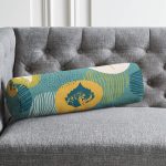 Renkli Zemin Üzerinde Yaprak Motifli Dijital Baskılı Modern İç Dolgulu Süet Silindir Yastık Kırlent - Bel Yastığı Realhomes