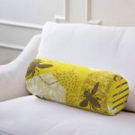 - RealHomes Özel Tasarımlı Dijital Baskılı İç Dolgulu Fermuarlı Silindir Yastık - Realhomes Sarı Zemin Üzerinde Petek Desenli Arı Motifli Dijital Baskılı Modern İç Dolgulu - Fermuarlı Süet Silindir Rulo Yastık Kırlent Realhomes