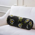 - RealHomes Özel Tasarımlı Dijital Baskılı İç Dolgulu Fermuarlı Silindir Yastık - Realhomes  Siyah Zemin Üzerinde Papatya Desenli Dijital Baskılı Modern İç Dolgulu - Fermuarlı Süet Silindir Yuvarlak Yastık Kırlent Realhomes