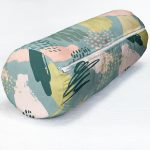 - RealHomes Özel Tasarımlı Dijital Baskılı İç Dolgulu Fermuarlı Silindir Yastık - Realhomes Renkli Zemin Üzerinde Soyut Çizimli Dijital Baskılı Modern İç Dolgulu Yumuşak Silindir Form Yastık Kırlent Realhomes