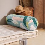 - RealHomes Özel Tasarımlı Dijital Baskılı İç Dolgulu Fermuarlı Silindir Yastık - Realhomes Renkli Zemin Üzerinde Soyut Çizimli Dijital Baskılı Modern İç Dolgulu Yumuşak Silindir Form Yastık Kırlent Realhomes