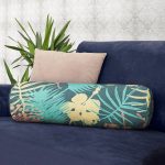 - RealHomes Özel Tasarımlı Dijital Baskılı İç Dolgulu Fermuarlı Silindir Yastık - Realhomes Siyah Zemin Üzerinde Renkli Çiçek Desenli Dijital Baskılı Modern İç Dolgulu Yumuşak Silindir Form Yastık Kırlent Realhomes