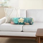 - RealHomes Özel Tasarımlı Dijital Baskılı İç Dolgulu Fermuarlı Silindir Yastık - Realhomes Siyah Zemin Üzerinde Renkli Çiçek Desenli Dijital Baskılı Modern İç Dolgulu Yumuşak Silindir Form Yastık Kırlent Realhomes