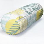 - RealHomes Özel Tasarımlı Dijital Baskılı İç Dolgulu Fermuarlı Silindir Yastık - Realhomes Beyaz Zemin Üzerinde Soft Renkli Yaprak Motifli Dijital Baskılı Modern İç Dolgulu - Fermuarlı Süet Silindir Rulo Yastık Kırlent Realhomes