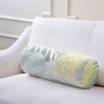- RealHomes Özel Tasarımlı Dijital Baskılı İç Dolgulu Fermuarlı Silindir Yastık - Realhomes Beyaz Zemin Üzerinde Soft Renkli Yaprak Motifli Dijital Baskılı Modern İç Dolgulu - Fermuarlı Süet Silindir Rulo Yastık Kırlent Realhomes