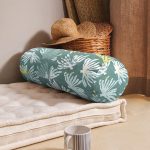 Renkli Zemin Üzerinde Onedraw Çizimli Yaprak Motifli Dijital Baskılı Modern İç Dolgulu - Fermuarlı Süet Berjer Silindir Yastık Kırlent Realhomes