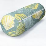 - RealHomes Özel Tasarımlı Dijital Baskılı İç Dolgulu Fermuarlı Silindir Yastık - Realhomes Renkli Zemin Üzerinde Onedraw Çizimli Yaprak Motifli Dijital Baskılı Modern İç Dolgulu - Fermuarlı Süet Silindir Daire Yastık Kırlent Realhomes