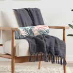 - RealHomes Özel Tasarımlı Dijital Baskılı İç Dolgulu Fermuarlı Silindir Yastık - Realhomes Renkli Zemin Üzerinde Onedraw Çizimli Yaprak Motifli Dijital Baskılı Modern İç Dolgulu - Fermuarlı Süet Silindir Rulo Yastık Kırlent Realhomes