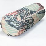 - RealHomes Özel Tasarımlı Dijital Baskılı İç Dolgulu Fermuarlı Silindir Yastık - Realhomes Renkli Zemin Üzerinde Onedraw Çizimli Yaprak Motifli Dijital Baskılı Modern İç Dolgulu - Fermuarlı Süet Silindir Rulo Yastık Kırlent Realhomes