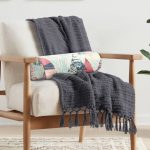 - RealHomes Özel Tasarımlı Dijital Baskılı İç Dolgulu Fermuarlı Silindir Yastık - Realhomes  Renkli Zemin Üzerinde Üçgen Desenli Dijital Baskılı Modern İç Dolgulu Fermuarlı Çok Amaçlı Silindir Yastık Kırlent Realhomes