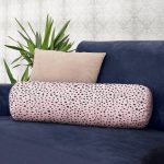 Renkli Zemin Üzerinde Siyah Puantiye Desenli Dijital Baskılı Modern İç Dolgulu Yumuşak Silindir Form Yastık Kırlent Realhomes