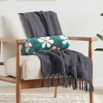 - RealHomes Özel Tasarımlı Dijital Baskılı İç Dolgulu Fermuarlı Silindir Yastık - Realhomes  Renkli Zemin Üzerinde Yaprak Motifli Dijital Baskılı Modern İç Dolgulu - Fermuarlı Süet Silindir Rulo Yastık Kırlent Realhomes